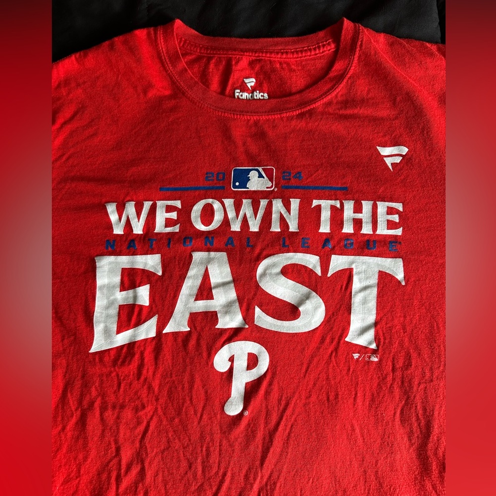 Philadelphia Phillies MLB Fanatics Red Graphic Tee We Own The East Size L